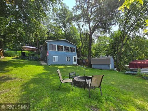 The lake is calling and with this seasonal cabin, you can answer the lake's call!