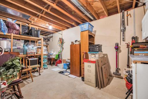 Plentiful storage! Could also be a great workshop area...