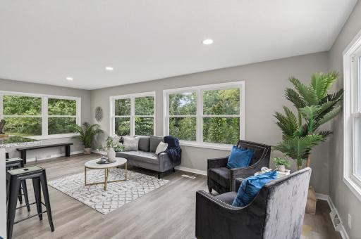 9575 Woodhill Boulevard, Lakeville, MN 55044