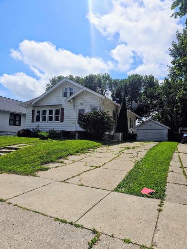 922 E 1st Street, Fairmont, MN 56031