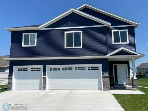 1819 67th Avenue S, Fargo, ND 58104