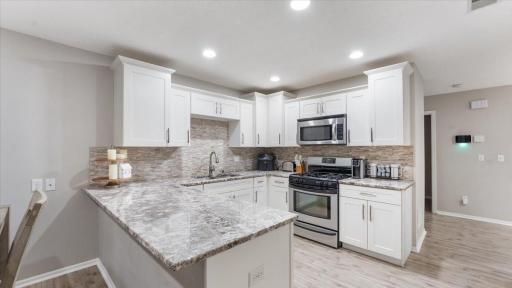 61 Landau Alcove, Woodbury, MN 55125