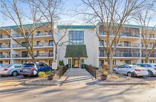 10531 Cedar Lake Road, 315, Minnetonka, MN 55305