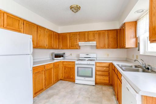 580 Burton Circle, Ellsworth, WI 54011