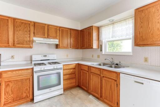 580 Burton Circle, Ellsworth, WI 54011