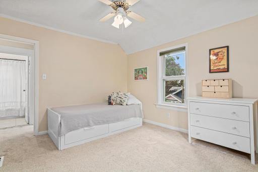 2093 Roblyn Avenue, Saint Paul, MN 55104
