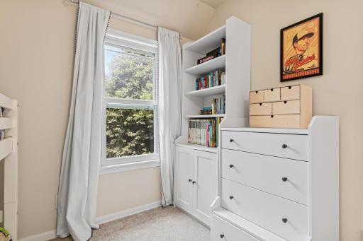 2093 Roblyn Avenue, Saint Paul, MN 55104