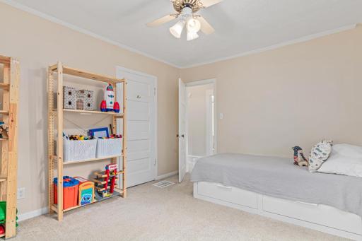 2093 Roblyn Avenue, Saint Paul, MN 55104