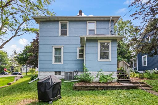 2093 Roblyn Avenue, Saint Paul, MN 55104
