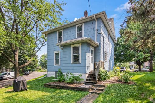 2093 Roblyn Avenue, Saint Paul, MN 55104