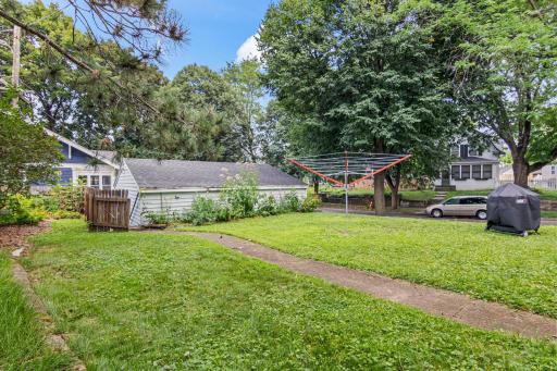 2093 Roblyn Avenue, Saint Paul, MN 55104
