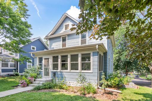 2093 Roblyn Avenue, Saint Paul, MN 55104