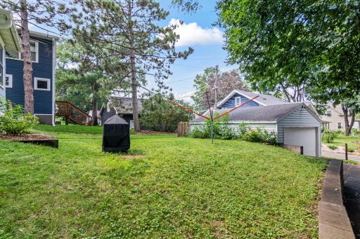 2093 Roblyn Avenue, Saint Paul, MN 55104