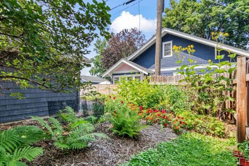 2093 Roblyn Avenue, Saint Paul, MN 55104