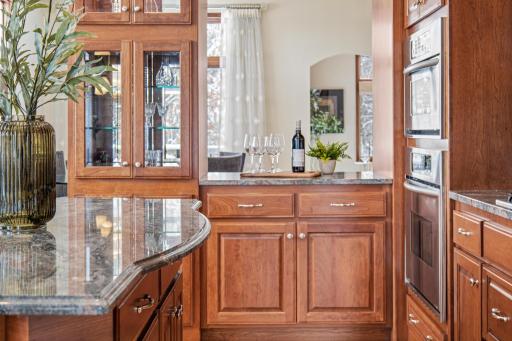 2202 Midland View Court N, Saint Paul, MN 55113