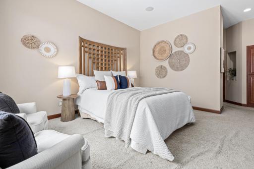 2202 Midland View Court N, Saint Paul, MN 55113