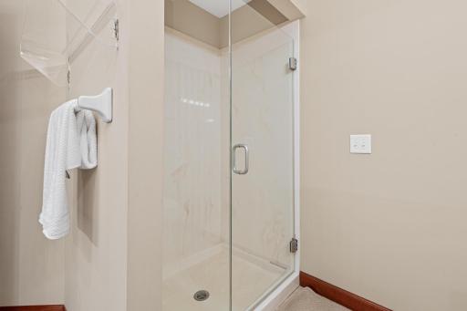 2202 Midland View Court N, Saint Paul, MN 55113