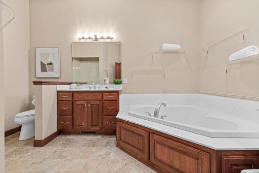 2202 Midland View Court N, Saint Paul, MN 55113