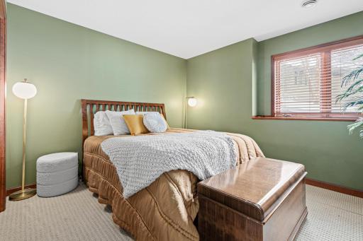 2202 Midland View Court N, Saint Paul, MN 55113
