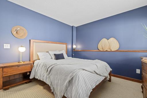 2202 Midland View Court N, Saint Paul, MN 55113
