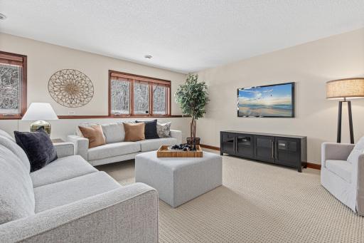 2202 Midland View Court N, Saint Paul, MN 55113