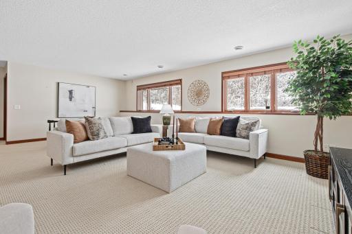 2202 Midland View Court N, Saint Paul, MN 55113