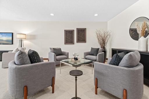 2202 Midland View Court N, Saint Paul, MN 55113