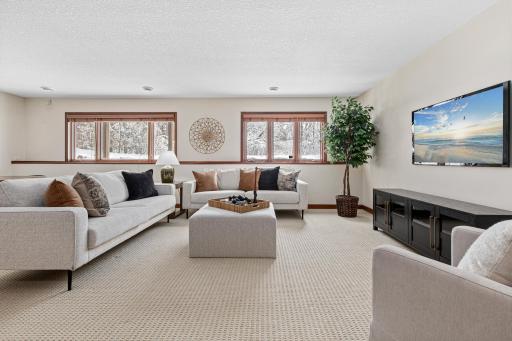 2202 Midland View Court N, Saint Paul, MN 55113