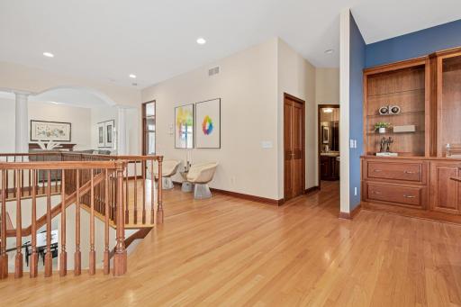 2202 Midland View Court N, Saint Paul, MN 55113