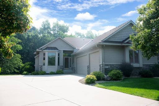 2202 Midland View Court N, Saint Paul, MN 55113