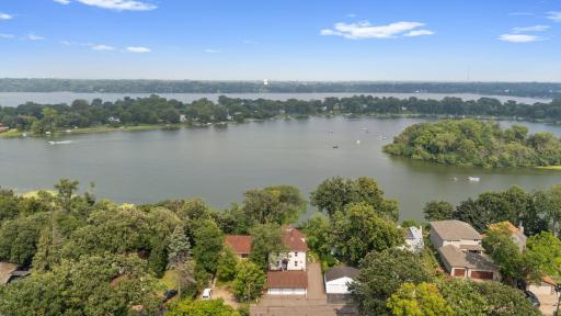 1701 W Medicine Lake Drive, Minneapolis, MN 55441