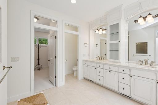 8967 Mariabo Circle, Bloomington, MN 55438