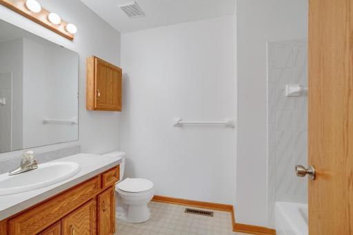 8148 Jewel Avenue S, Cottage Grove, MN 55016
