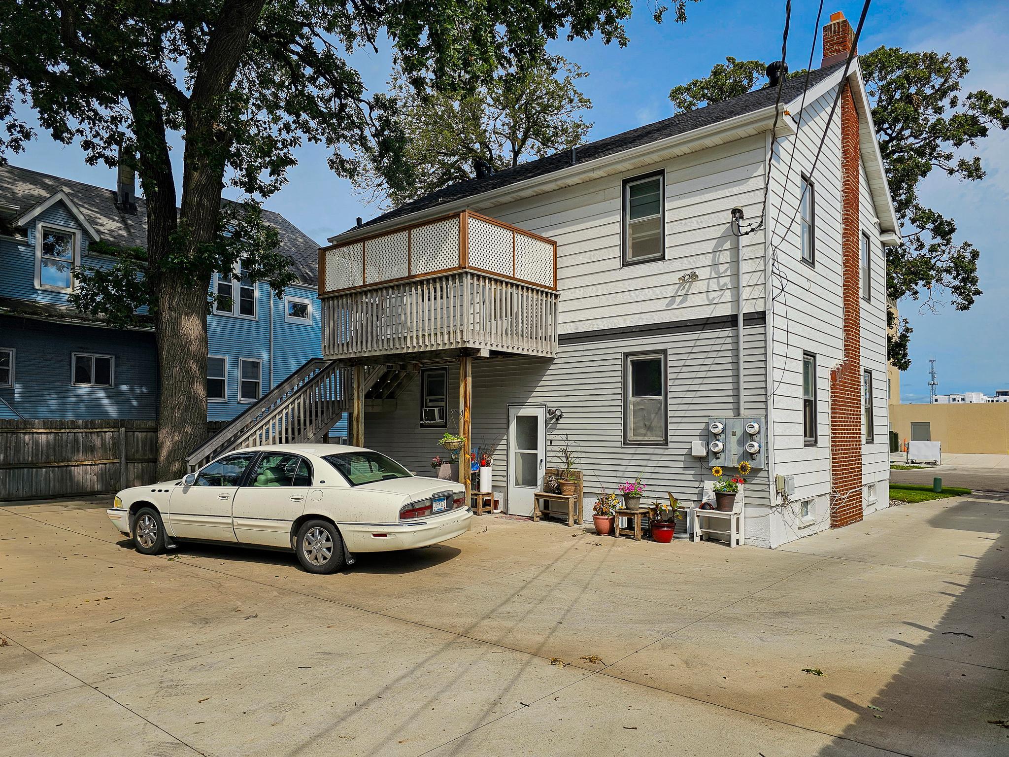 Shared Parking/Patio