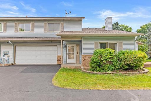1049 Aston Circle, Burnsville, MN 55337