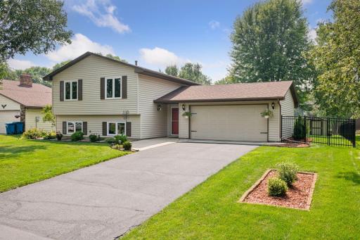 7417 W 100th Street, Bloomington, MN 55438