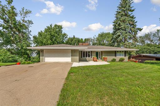 1010 11th Avenue NE, Faribault, MN 55021
