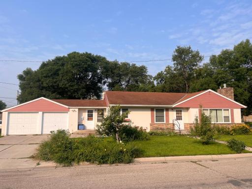 209 Oregon Avenue, Morris, MN 56267