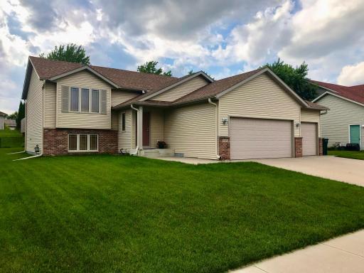 6119 Hillsboro Drive NW, Rochester, MN 55901