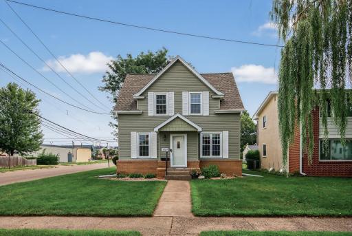 3964 Hubbard Avenue N, Robbinsdale, MN 55422