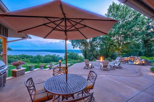 1019 Crest View Drive, Hudson, WI 54016