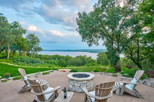 1019 Crest View Drive, Hudson, WI 54016