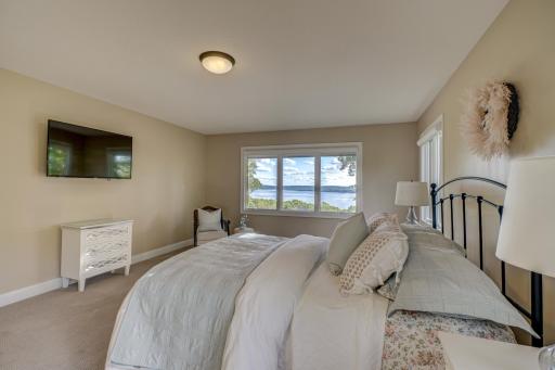 1019 Crest View Drive, Hudson, WI 54016