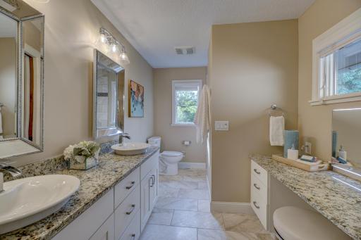1019 Crest View Drive, Hudson, WI 54016