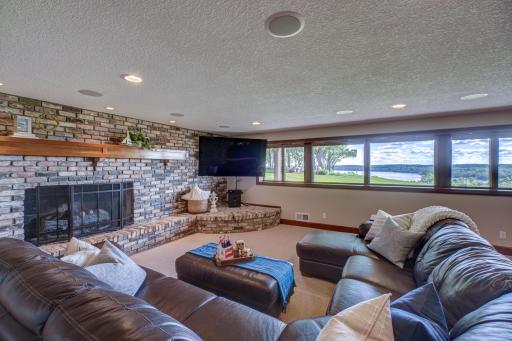 1019 Crest View Drive, Hudson, WI 54016