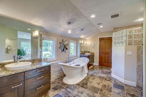 1019 Crest View Drive, Hudson, WI 54016