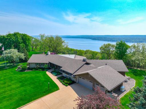 1019 Crest View Drive, Hudson, WI 54016