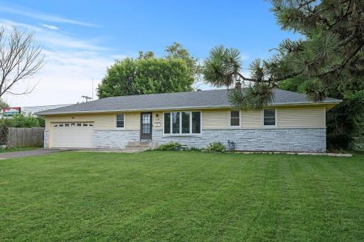 1116 Roselawn Avenue W, Saint Paul, MN 55113