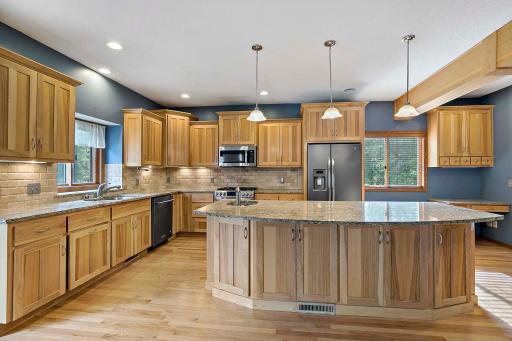 3960 Versailles Court, Saint Paul, MN 55123