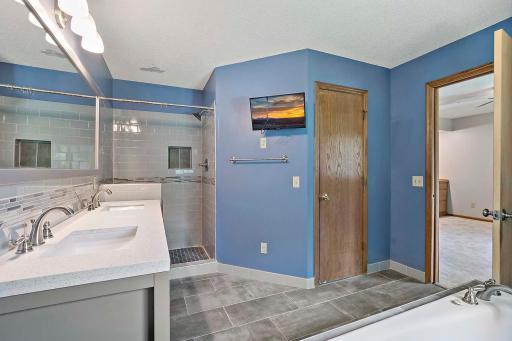 3960 Versailles Court, Saint Paul, MN 55123